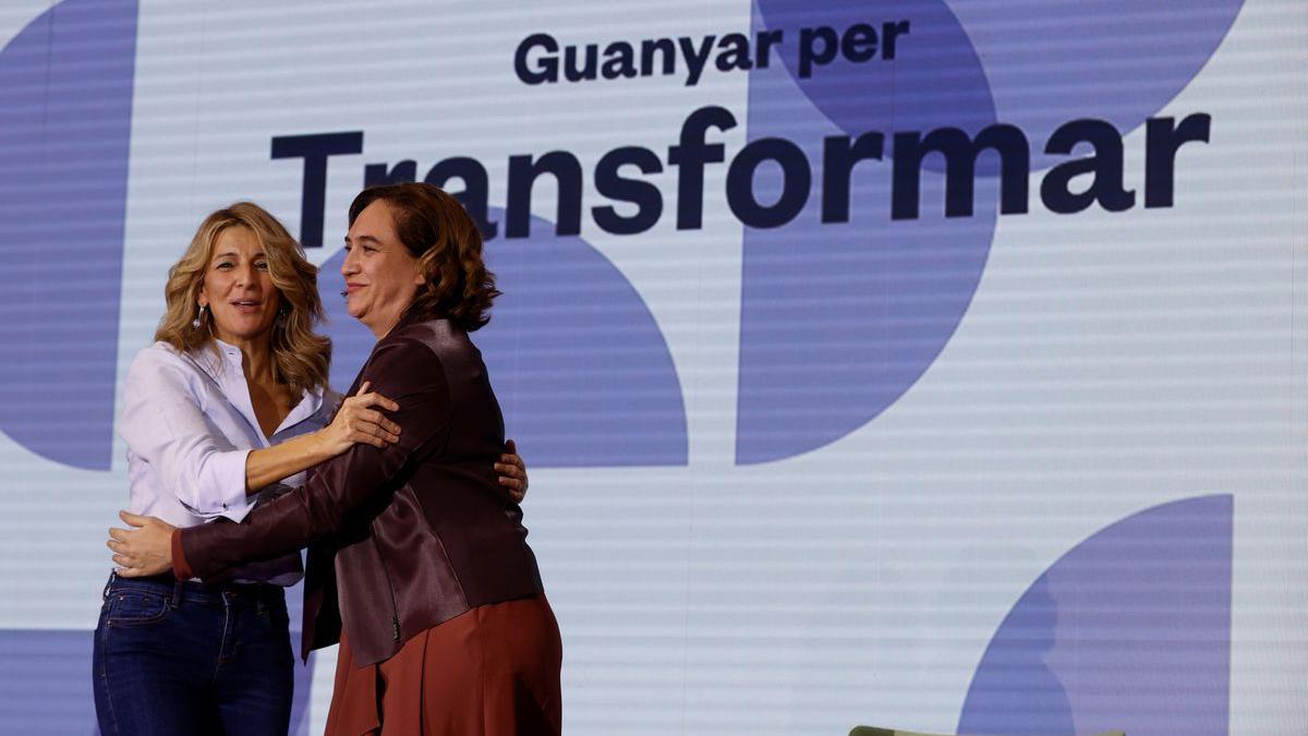La vicepresidenta segunda, Yolanda Díaz, y la alcaldesa de Barcelona, Ada Colau.
