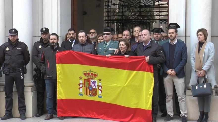 Minuto de silencio en Antequera por el guardia civil fallecido.