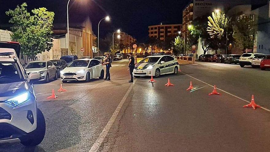 Uno de los controles de la Policía Local en Benetússer.