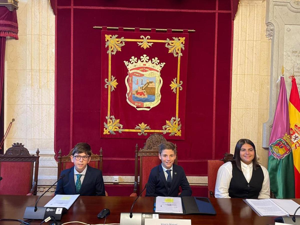 En el centro, el alcalde infantil
