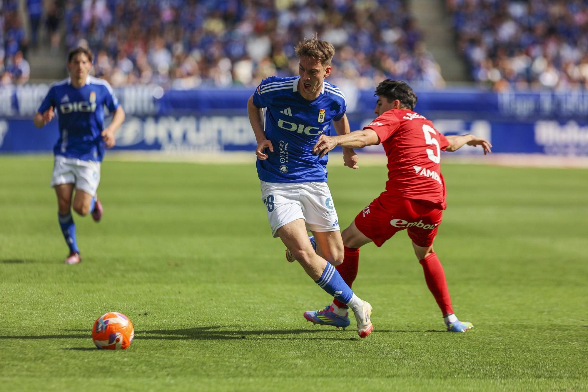 EN IMÁGENES: Ambientazo en la valiosa victoria del Oviedo contra el Zaragoza