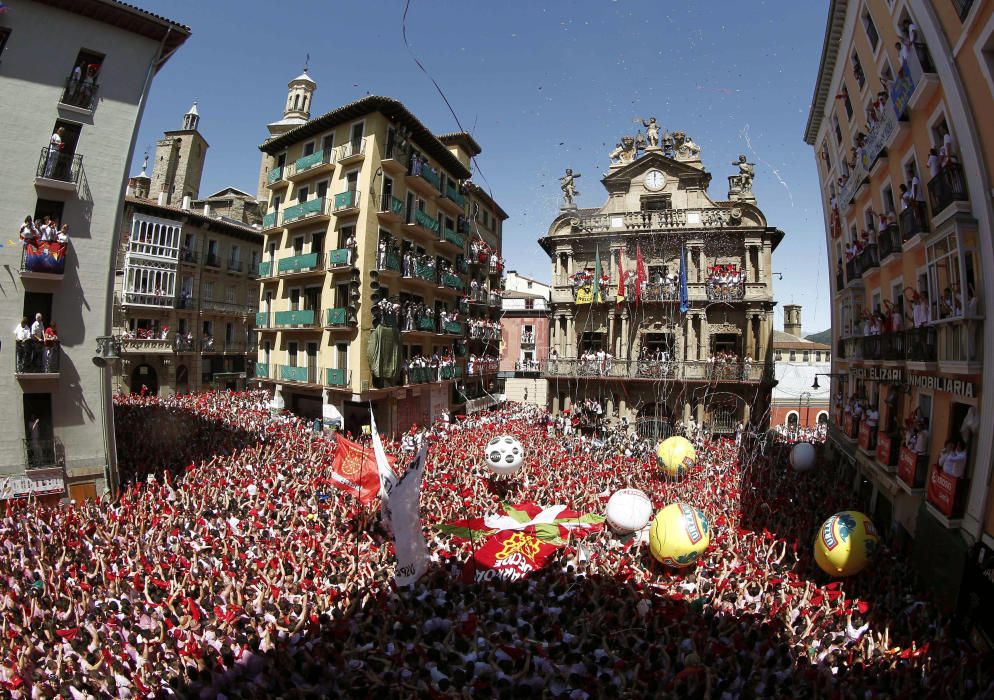 Pamplona celebra el `txupinazo'