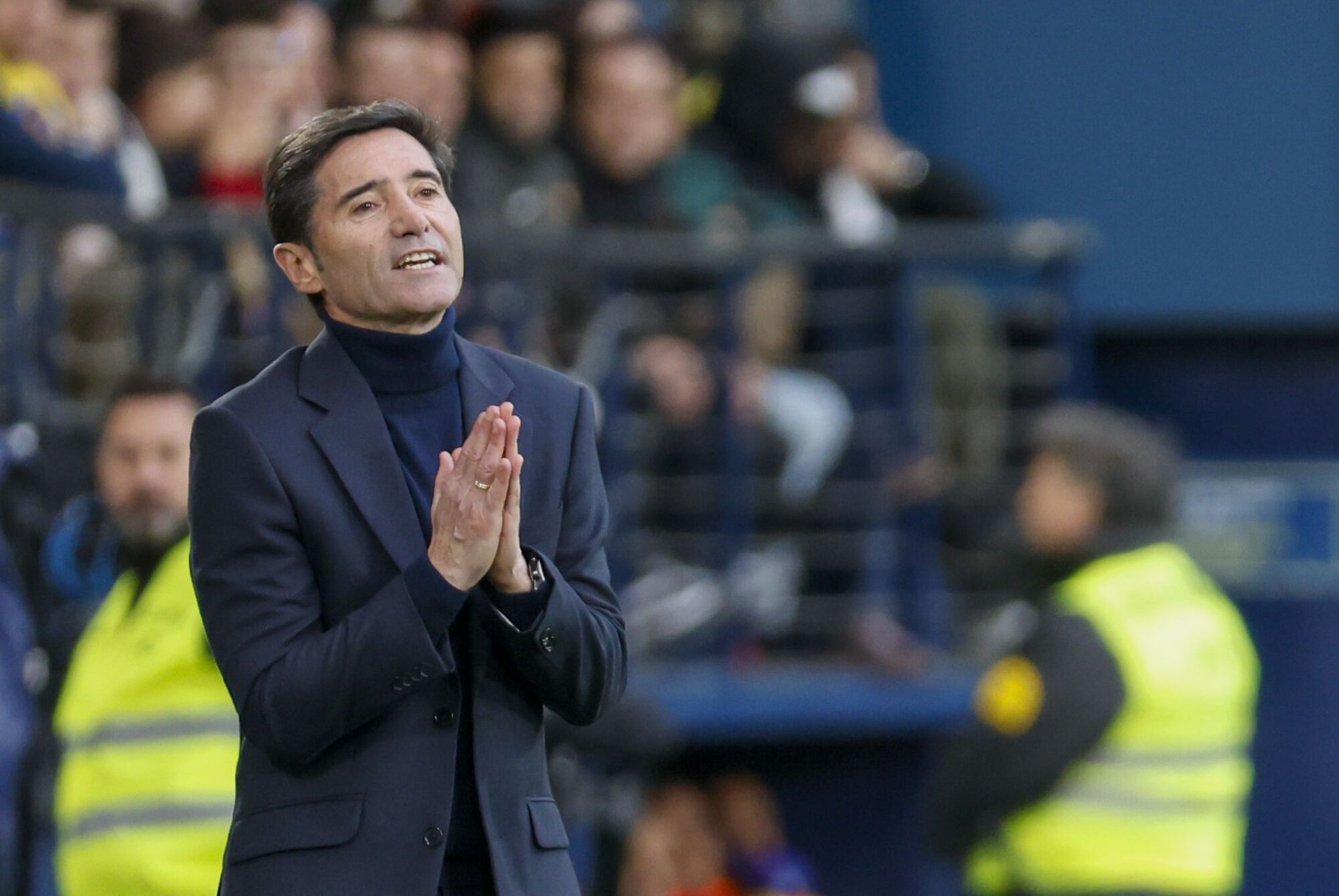 VILLARREAL (CASTELLÓN), 21/12/2025.- El entrenador del Villarreal, Marcelino García Toral, este domingo, durante el partido de la jornada 17 de LaLiga EA Sports, que disputan Villarreal CF y el FC Barcelona en el Estadio de la Cerámica. EFE/ Ana Escobar