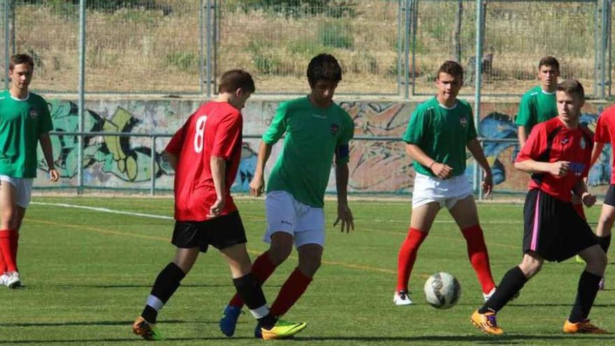 Diferentes momentos de la competición celebrada en Valorio, ayer.