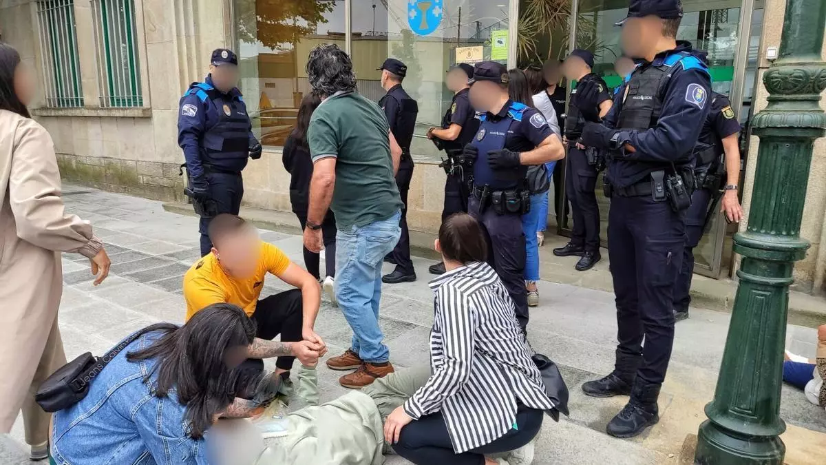 Investigan por seis agresiones sexuales a menores a un joven monitor de la piscina de Marín