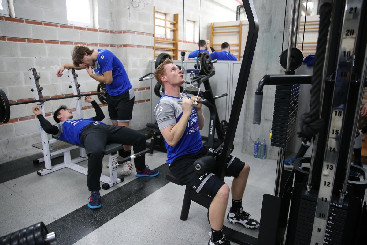 El jugador húngaro en un entrenamiento en el gimnasio de O Gatañal.