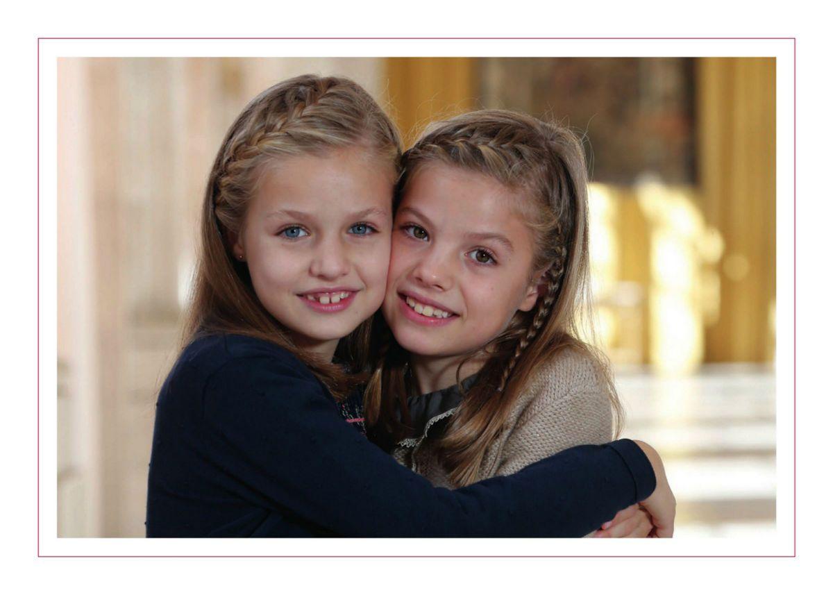 Leonor y Sofía felicitan la Navidad