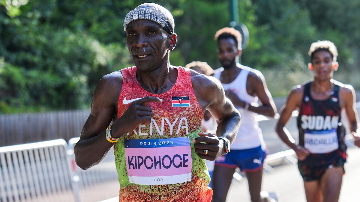 Eliud Kipchoge estuvo lejos de lograr su tercer oro seguido