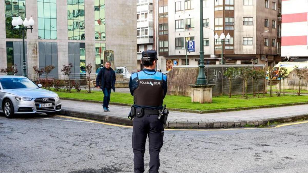 Un agente de la Policía Local de Vilagarcía
