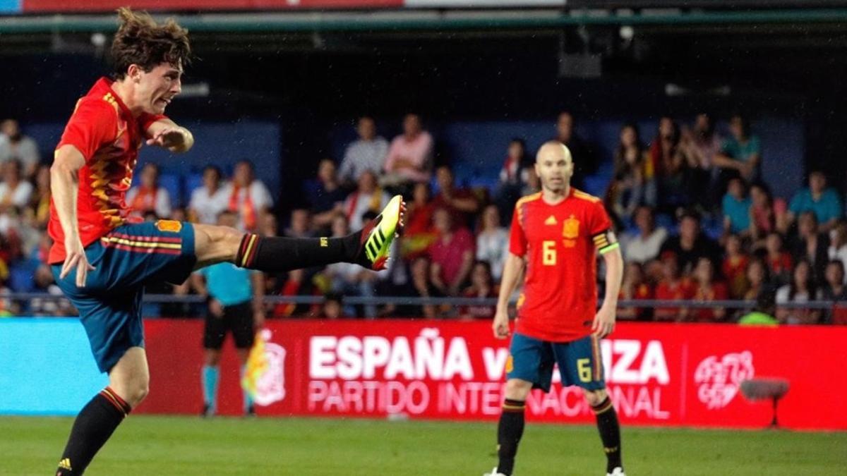 Odriozola ha adelantado a España con esta volea.