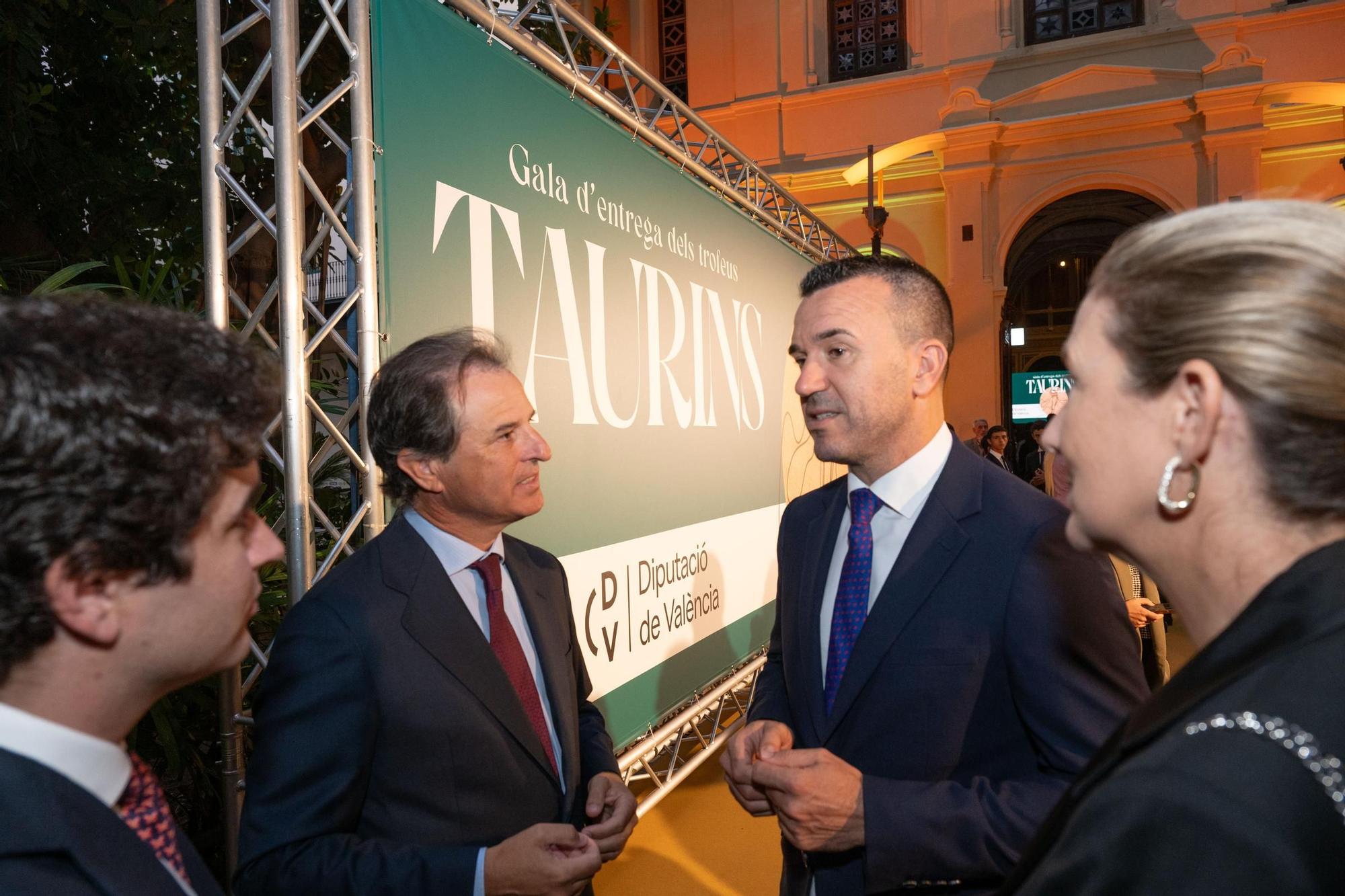 La gala de los premios taurinos de la Diputación de Valencia con Roca Rey, en imágenes