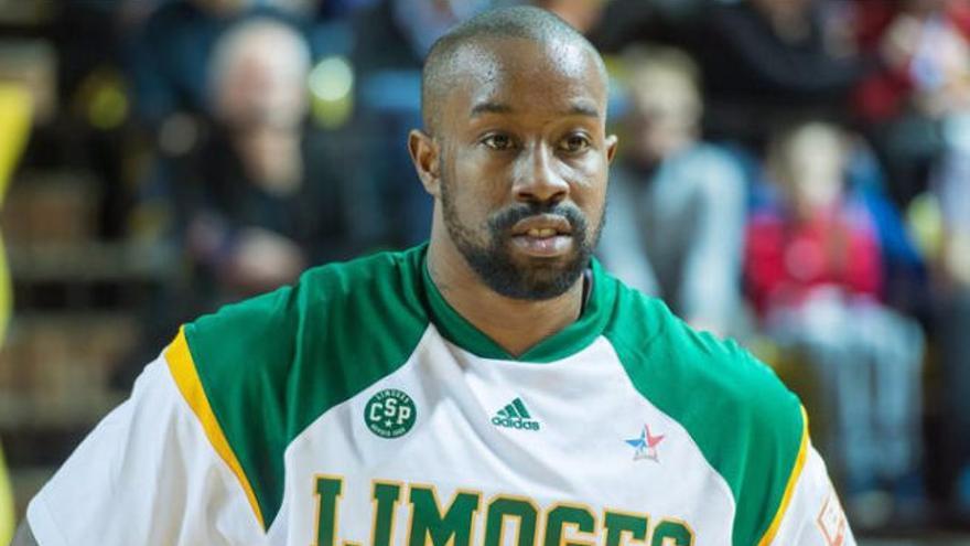 Bo McCaleb con la camiseta del Limoges.