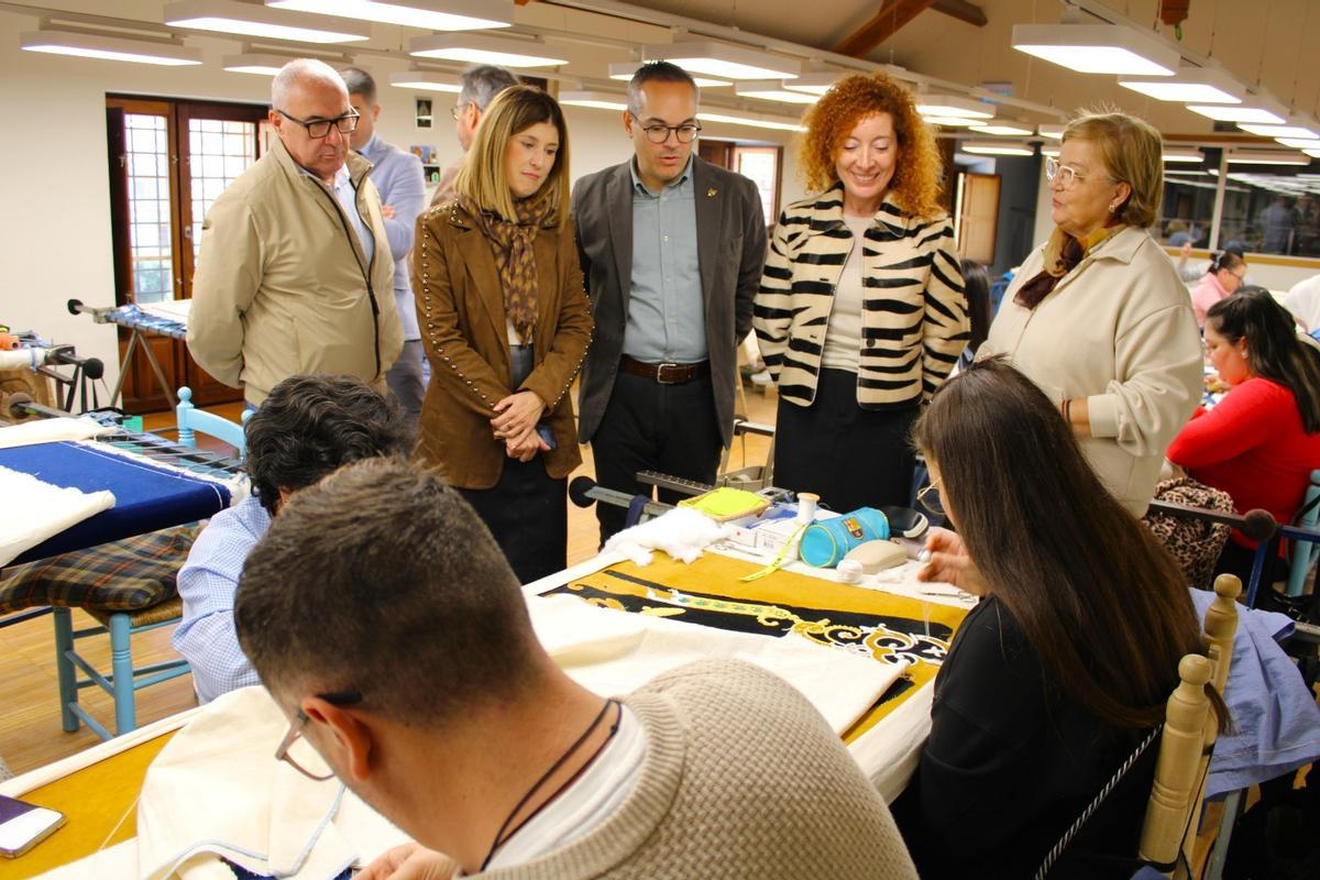 Visita al talle de bordados del Paso Azul.
