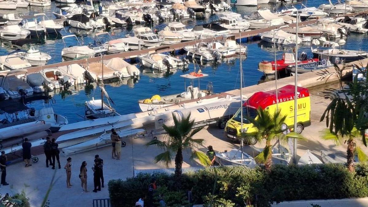 Fallece una joven de unos 30 años de Dénia al arrollarla en Xàbia la barca que había alquilado con unos amigos