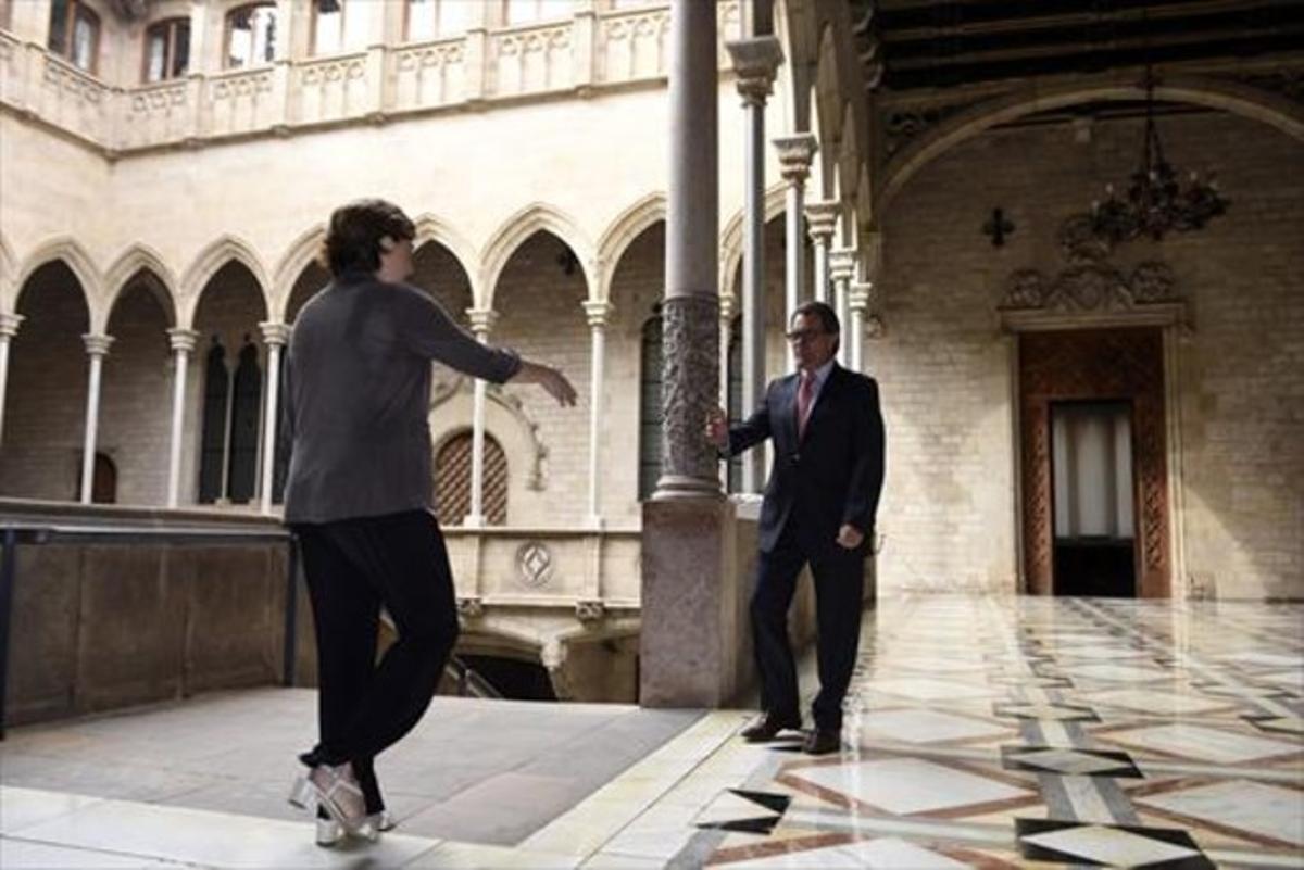 El ’president’ rep a l’alcaldessa en la galeria gòtica del Palau, ahir. El ’president’ rep a l’alcaldessa en la galeria gòtica del Palau, ahir.