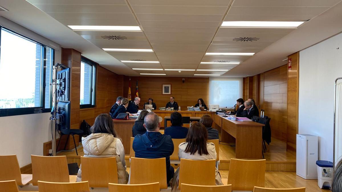 Una testigo del caso de la secta de Vistabella dice que Francisco Martínez visitaba la masía de La Chaparra