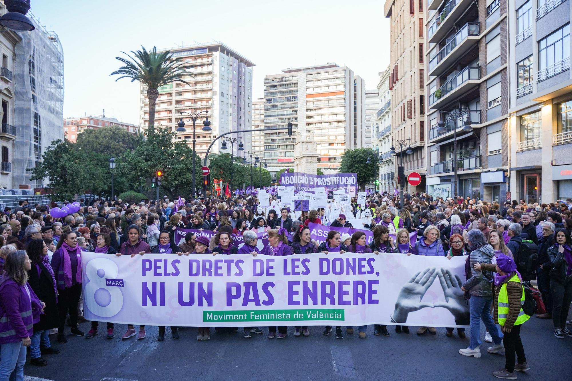 Manifestación convocada por el Moviment Feminista de València por el 8M