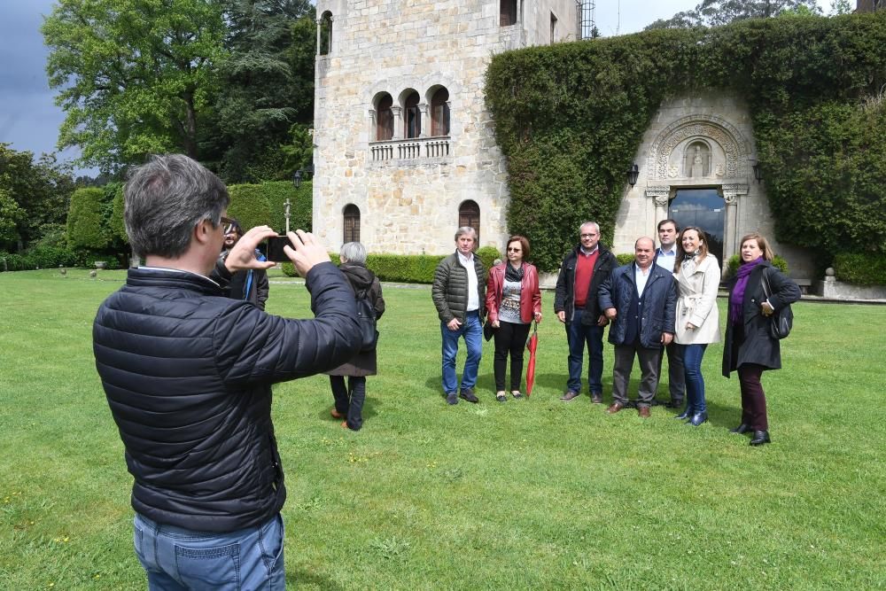 Visita de una comitiva política al Pazo de Meirás