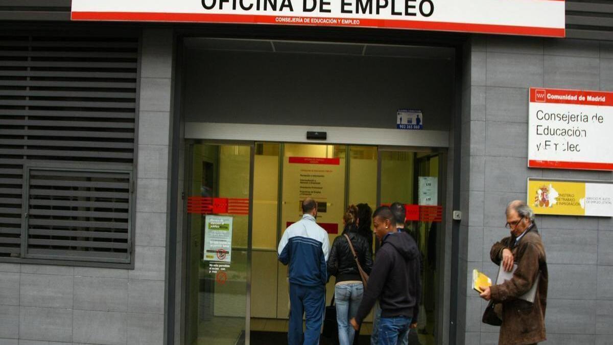 ¿Cuándo se cobra el paro en febrero de 2025? Estas son las fechas por banco