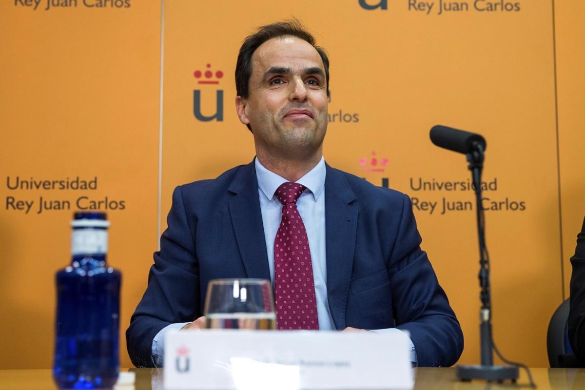 GRAF7573  MOSTOLES  C  DE MADRID   21 03 2018 - El rector del Universidad Rey Juan Carlos  URJC   Javier Ramos  durante la rueda de prensa ofrecida hoy en la universidad Rey Juan Carlos de Mostoles  para explicar las informaciones sobre el expediente de Cristina Cifuentes  Ramos ha negado hoy que existan irregularidades en el expediente academico de Master sobre Derecho Autonomico cursado por la presidenta madrilena  Cristina Cifuentes  y ha atribuido a un  error de transcripcion  que figurara como no presentada en dos asignaturas  EFE Rodrigo Jimenez