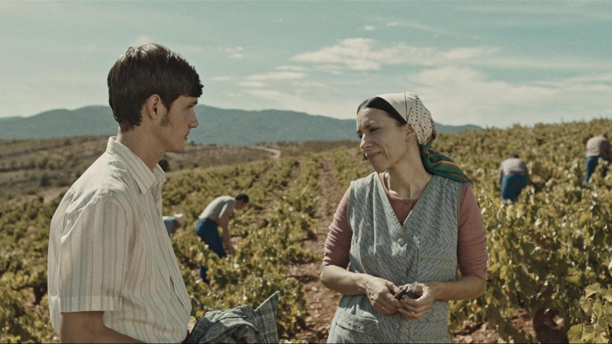 Diego Garisa e Itziar Miranda, en un fotograma del filme.