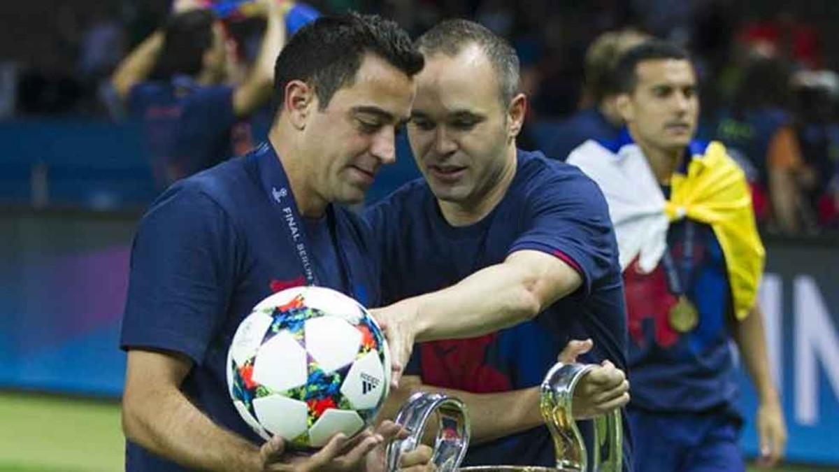 Xavi e Iniesta, dos jugadores que marcaron una época en el FC Barcelona por su clase y talento