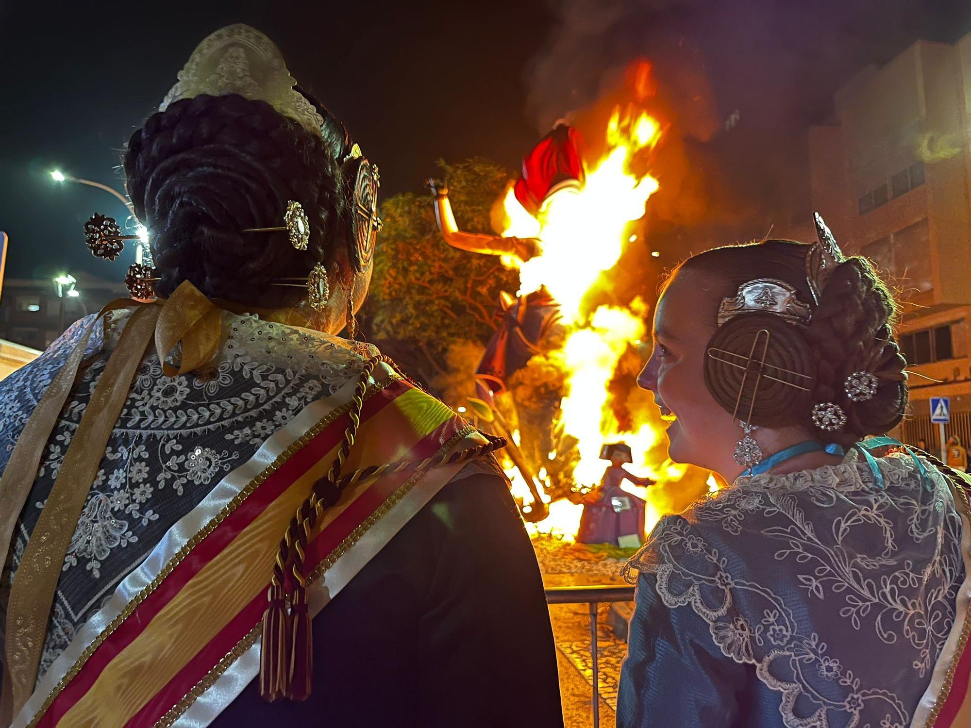 Galería I Fallas en la Vall d'Uixó: Arden los mounumentos para cerrar un intenso ciclo josefino