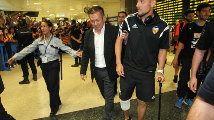 Diego Alves se apoya en Peter Lim