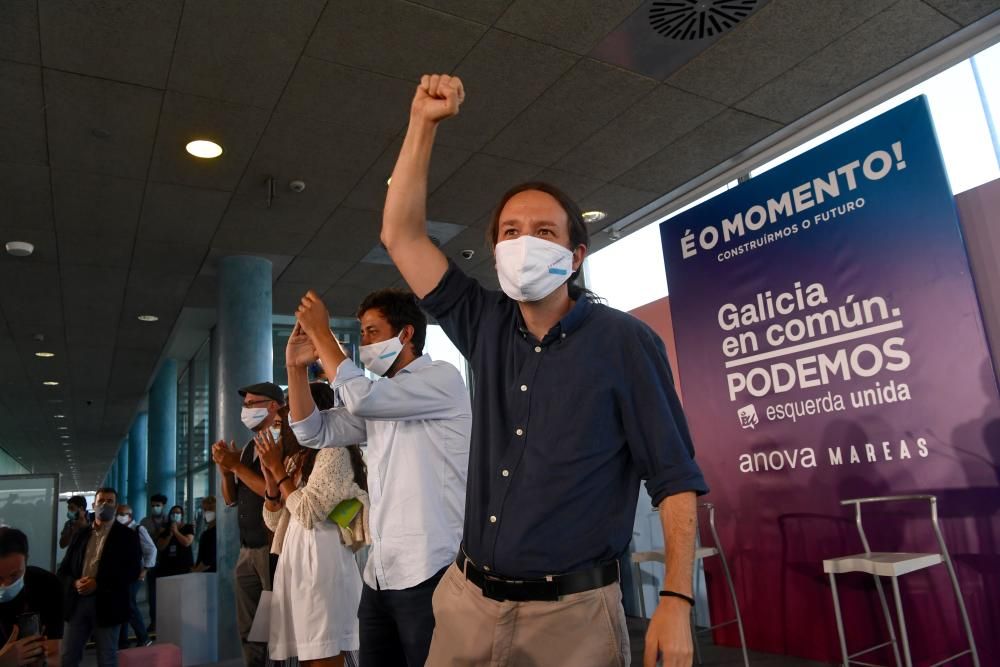 El vicepresidente segundo del Gobierno y líder de Unidas Podemos ha arropado al candidato de la coalición Galicia En Común-Anova Mareas, Antón Gómez-Reino, en Palexco.