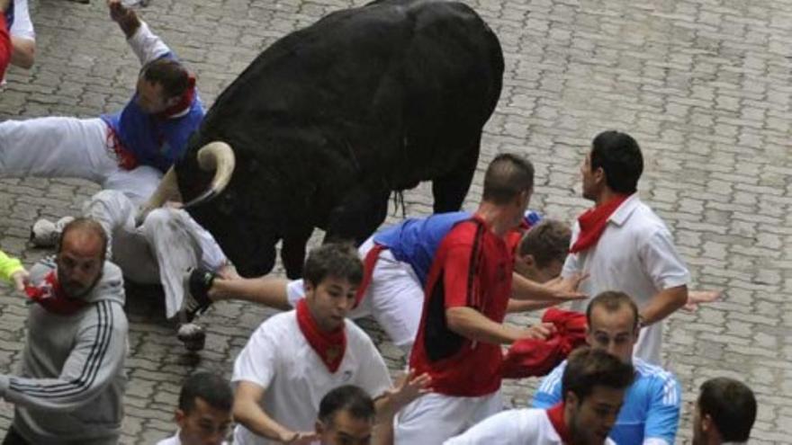 Dos heridos por asta de toro en el tercer encierro de sanfermines