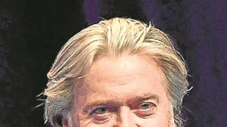 Bannon echa un capote a una Marine Le Pen en horas bajas