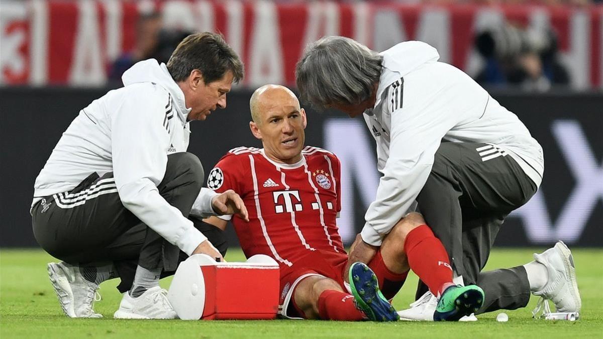 rpaniagua43078865 a medical team checks on bayern munich s dutch midfielder ar180425223147