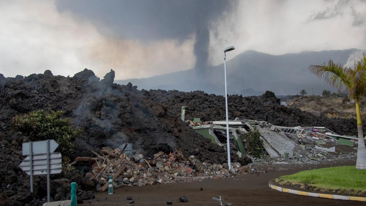 La UME mide la calidad del aire tras la erupción del volcán de La Palma