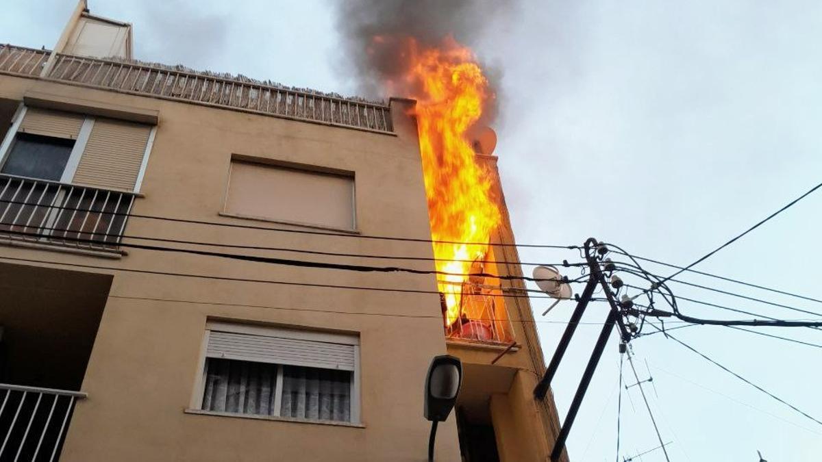 Incendio en un piso del barrio de la Prosperitat de Barcelona