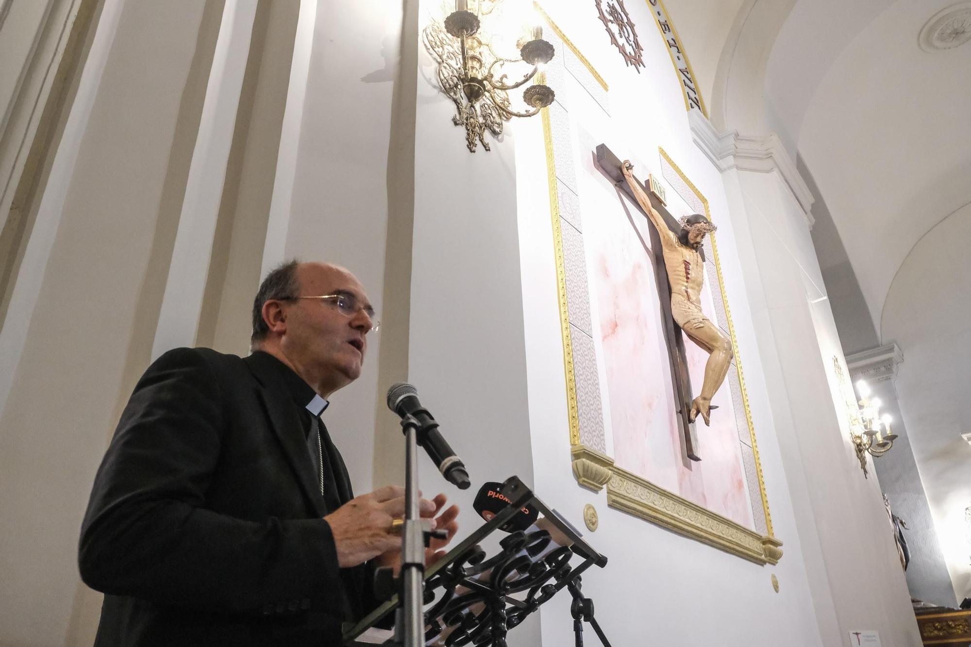 Así ha sido la presentación y bendición del restaurado Cristo de la Vida de Crevillent