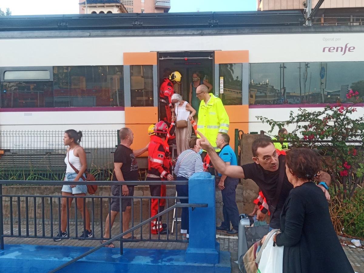 Noves incidències a Rodalies, amb retards al Maresme i Girona Noves incidències a Rodalies, amb retards al Maresme i Girona