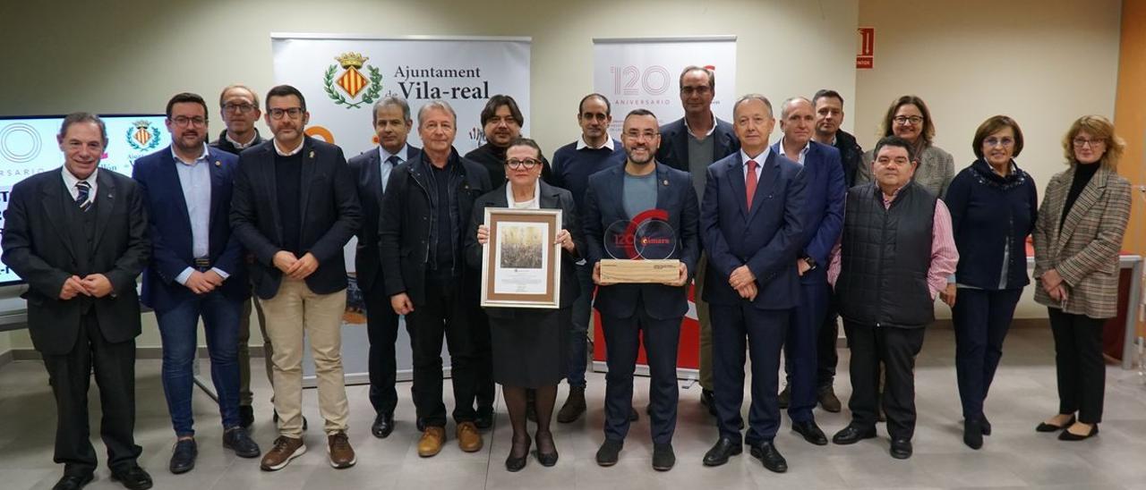 Autoridades y responsables de la Cámara de Comercio y de los viveros de empresas, ayer en el  acto conmemorativo en Vila-real.