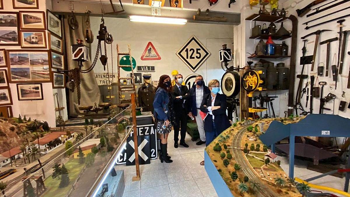 Catalogarán unas 1.600 piezas para crear el Museo del Ferrocarril de Murcia