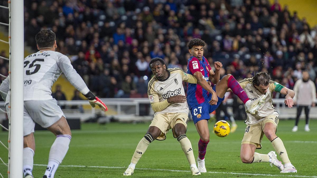 Dos goles de Lamine insuficientes ante el Granada