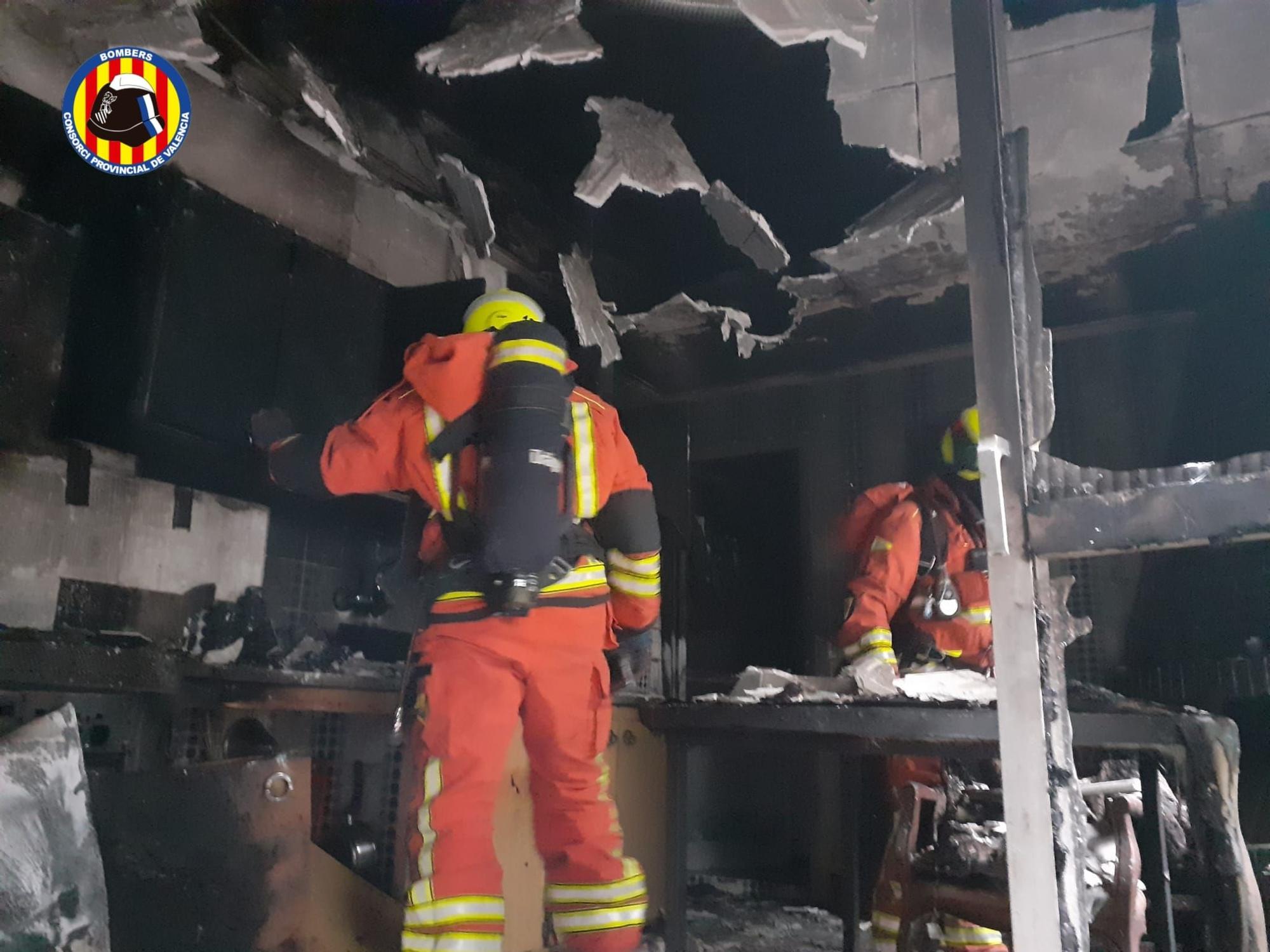 Una mujer de 84 años resulta herida leve en un incendio en Carcaixent