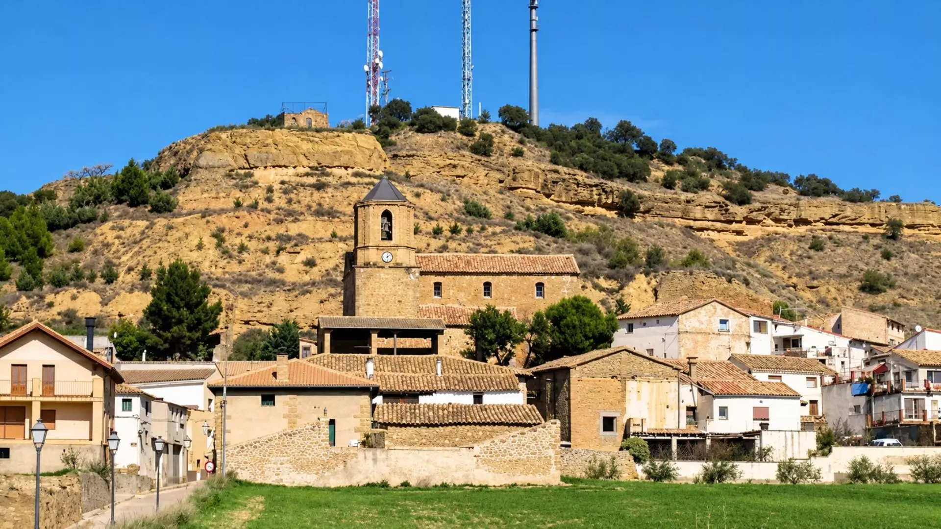 María Pilar (60 años) se jubila y cierra la última tienda de un pueblo de Huesca: "Los servicios que pierden los pueblos ya no se recuperan"