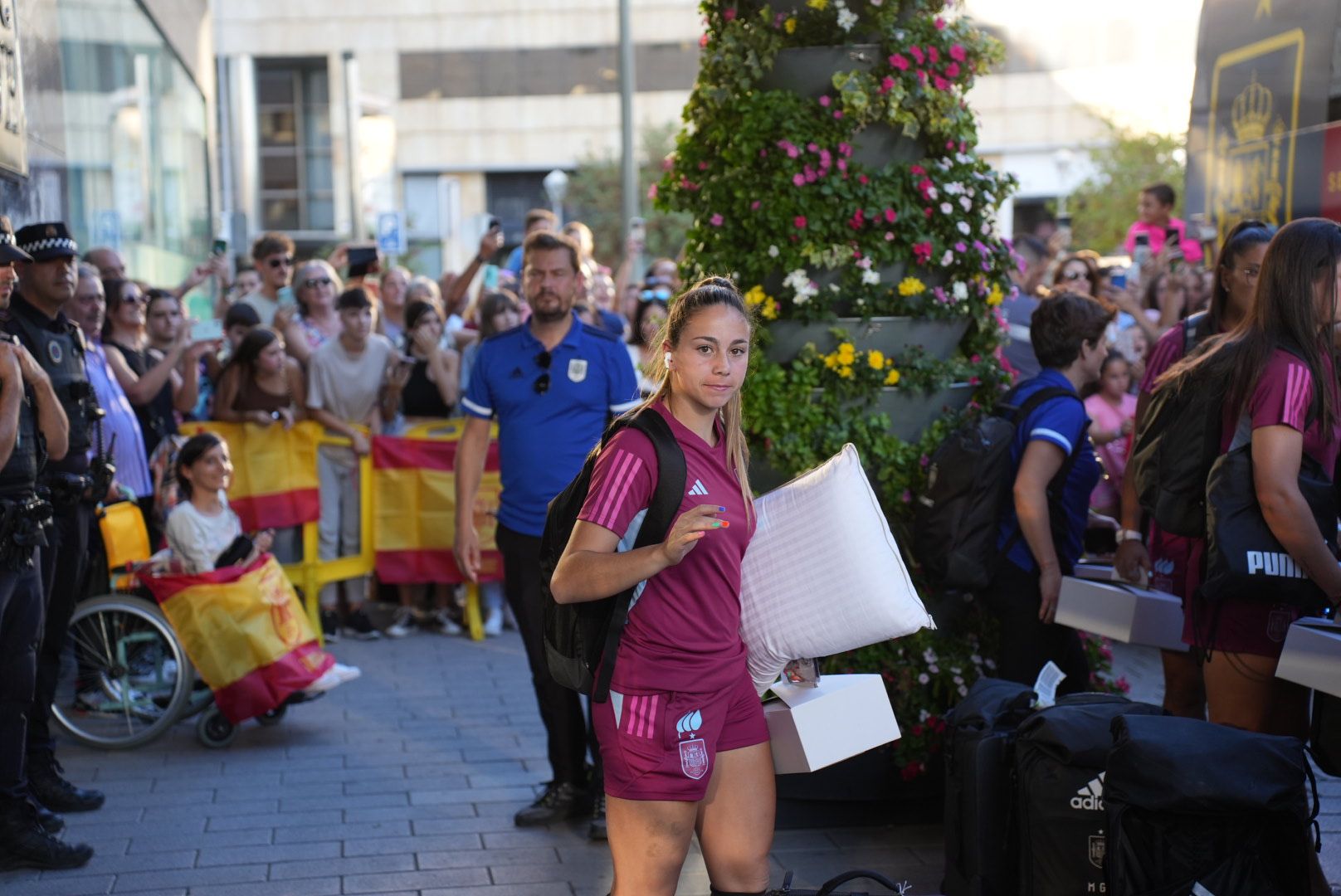 Las campeonas del mundo a su llegada a Córdoba, en imágenes