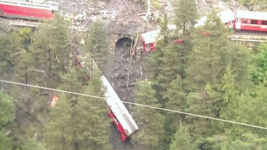 Un tren descarrila en Suiza por un deslizamiento de tierras