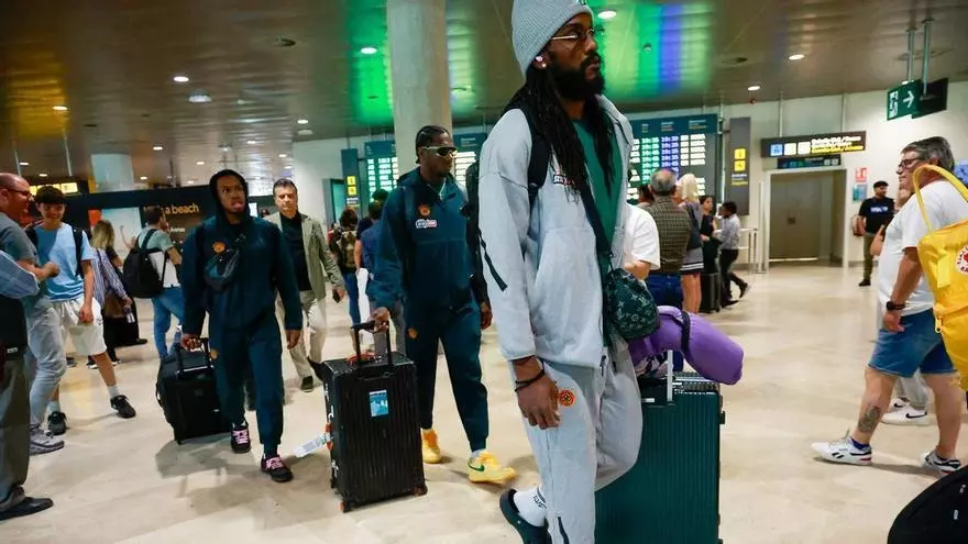 Llegada del Panathinaikos a Manises para el quinto partido del playoff de Euroliga ante el Valencia Basket