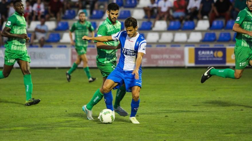 El Alcoyano cede contra el Cornellà la tercera derrota en la Liga y se aleja del líder