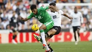 Ayoze adelanta al Betis en la lucha con el Valencia por Europa