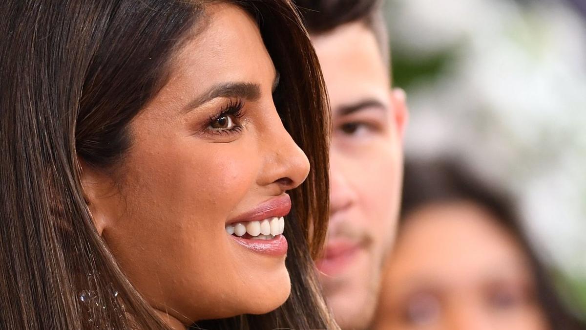 La actriz Priyanka Chopra y su marido, el cantante Nick Jonas, en la gala de los Grammy.