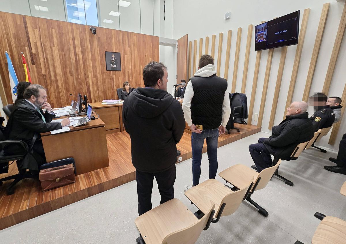 A juicio cuatro percebeiros acusados de furtivismo en Baiona