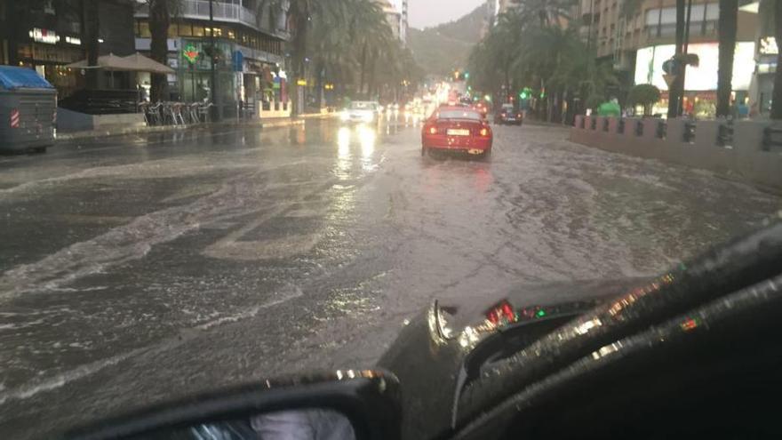 Una fuerte tormenta descarga 13 litros/m2 sobre Alicante en tan solo diez minutos