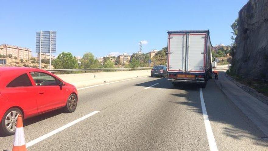 L&#039;avaria d&#039;un camió talla un carril de la variant de Manresa